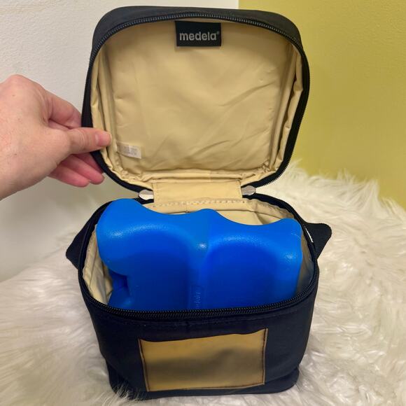 Medela Breast Milk Cooler Transport Set w Contoured Ice Pack Insulated - Picture 1 of 11